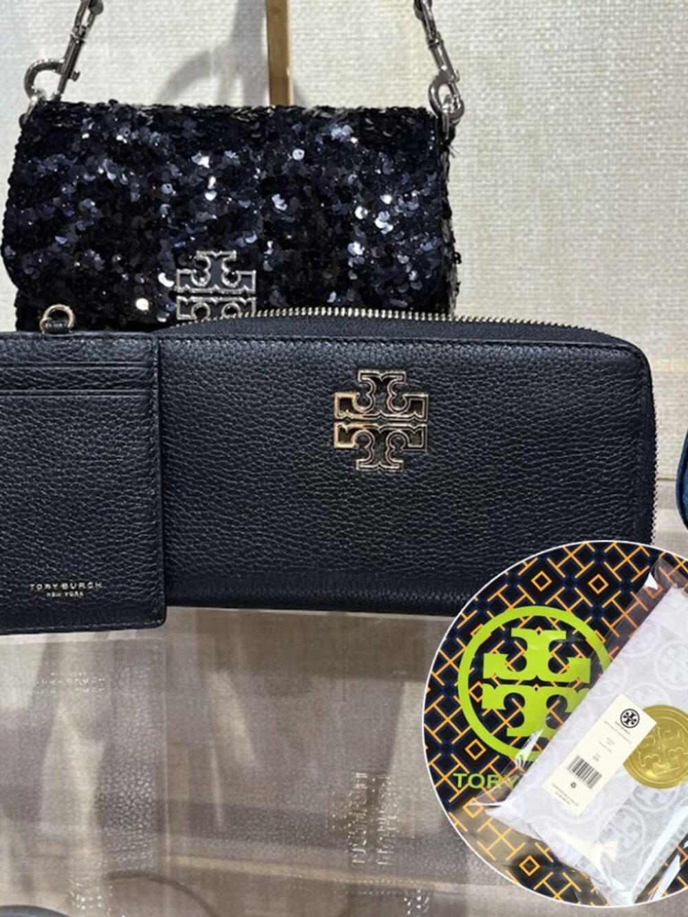 Tory Burch Women's 141004 Pebbled Leather Britten Zip Continental Wallet (Black)